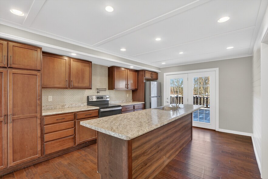 Building Photo - 428 W Delavan Dr