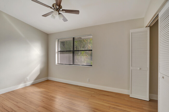 Building Photo - 9775 Riverside Dr