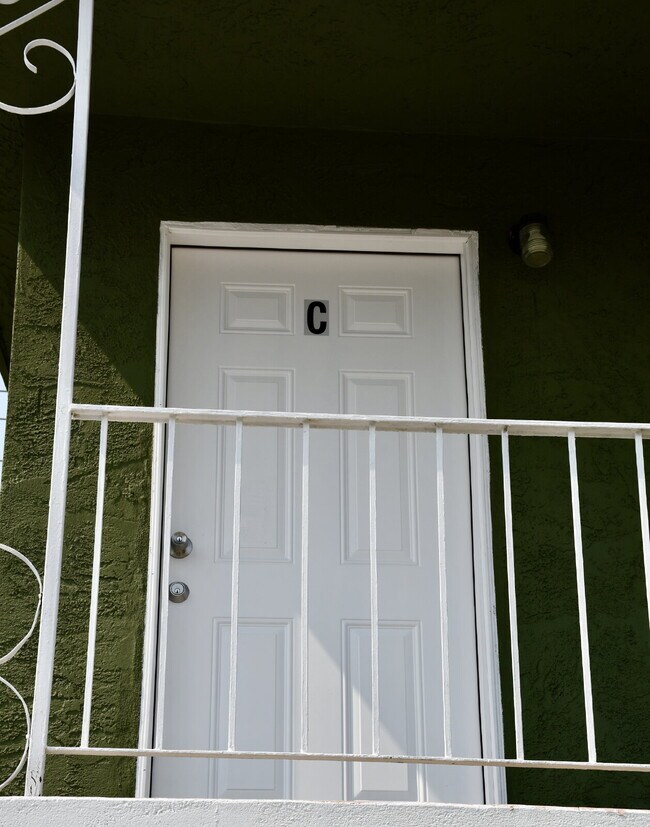 Building Photo - Secure, All-Inclusive 2-Bed with Wi-Fi & U...