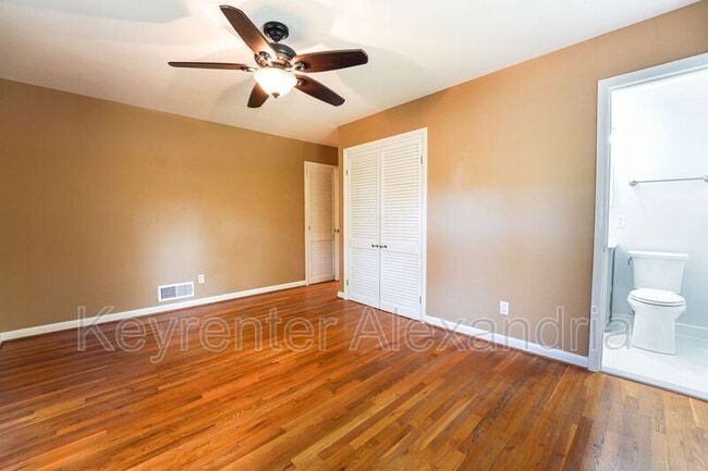 Building Photo - 906 Neal Dr