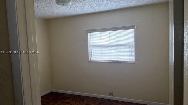 Building Photo - 421 Las Palmas Cir