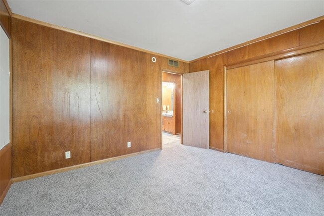 Building Photo - 2200 US-81