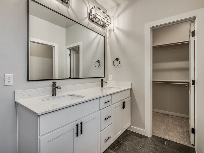 Building Photo - Beautiful New Construction Home in Edmond/...