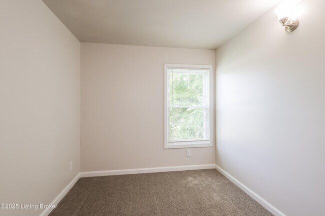 Building Photo - 2541 Rowan St
