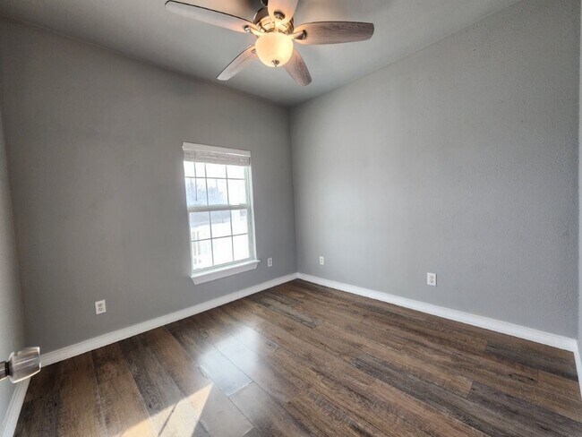 Building Photo - 7642 SW Regional Airport Blvd