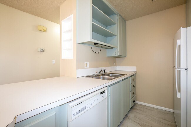 Building Photo - Spacious 3 Bed 2 Bath Condo in Tulsa!