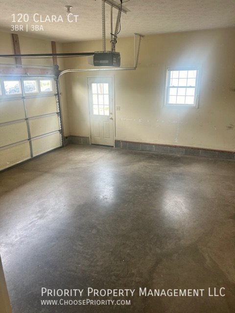 Building Photo - 120 Clara Ct