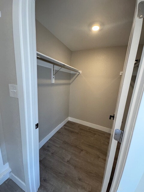 Building Photo - One-Bed Ground Floor Apartment - Edgewater...