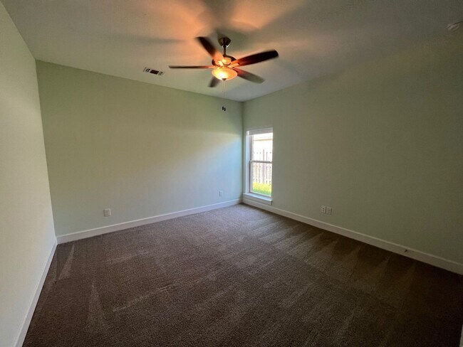 Building Photo - 5148 Sandy Shores Dr