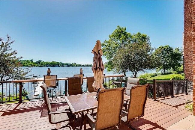 Building Photo - 329 Geneva Ave N