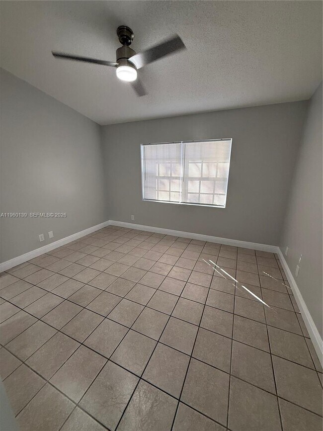 Building Photo - 1364 Cottonwood Cir