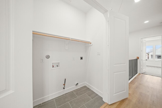 Building Photo - 3419 Tuam St