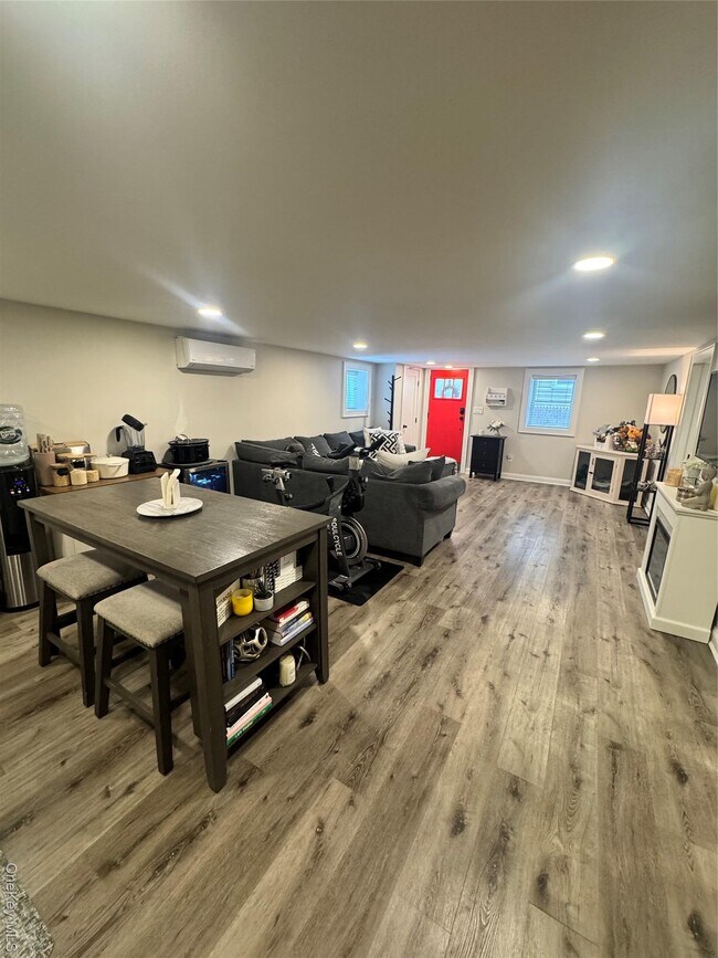 Building Photo - 570 Monroe Blvd