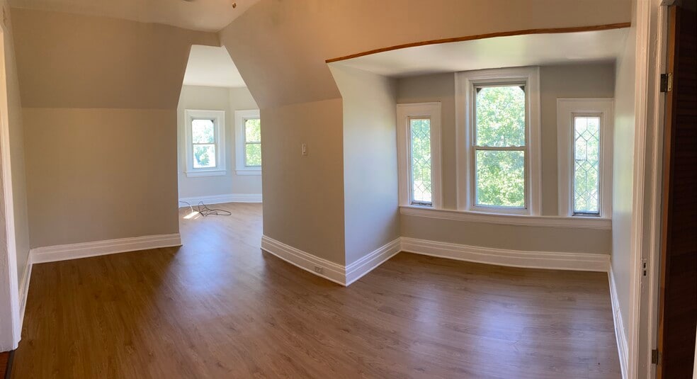 Building Photo - 257 Richmond Ave