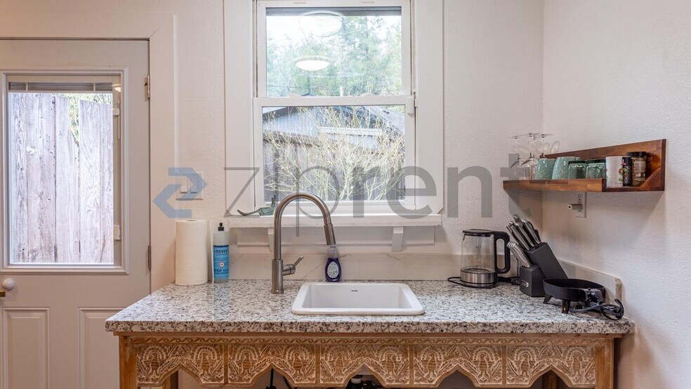 Building Photo - 6010 Cazadero Hwy