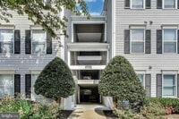 Building Photo - 10021 Vanderbilt Cir