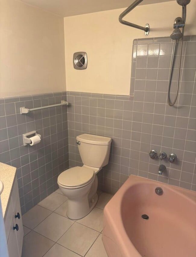 Building Photo - 220 Inlet Way