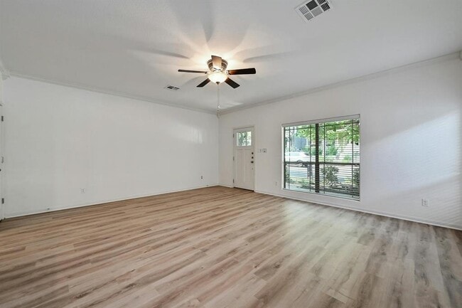 Building Photo - 2408 Amur Dr
