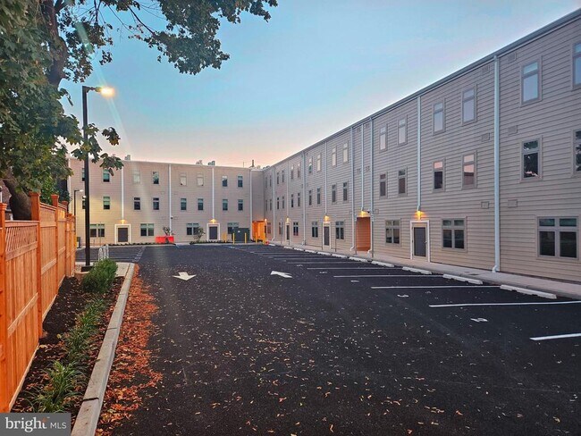 Building Photo - 200 Hamilton Ave