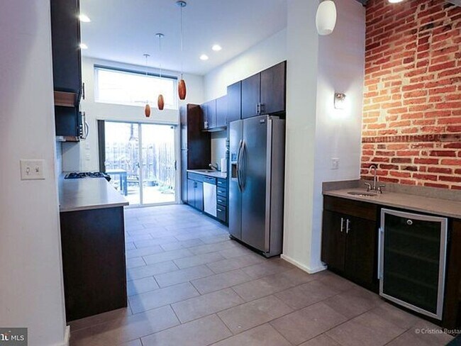 Building Photo - 4 E Henrietta St