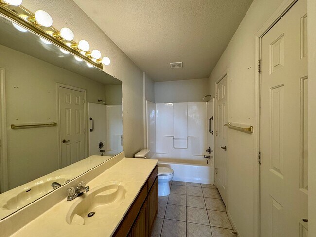 Building Photo - Duplex