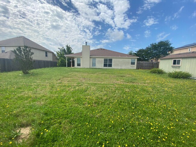 Building Photo - Beautiful 4 bed 2 bath home in White Rock subdivision.