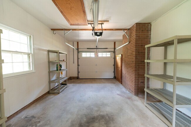 Building Photo - 5517 Robinridge Rd