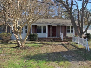 Building Photo - FOR RENT - 3 Bedroom / 1 Bath Ranch in Chesapeake!