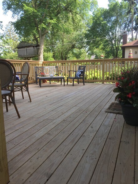 Large deck - 2519 Ashland Ave