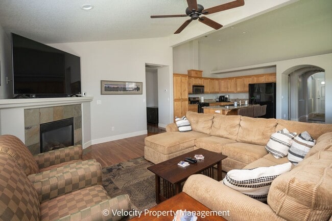 Building Photo - Beautifully Maintained Single Level Home with AC!