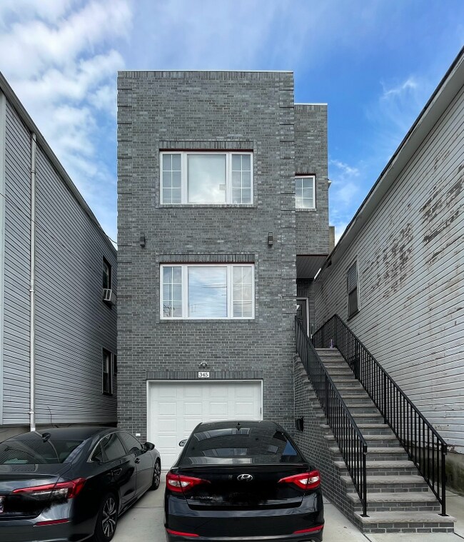 Primary Photo - 345 N 2nd St
