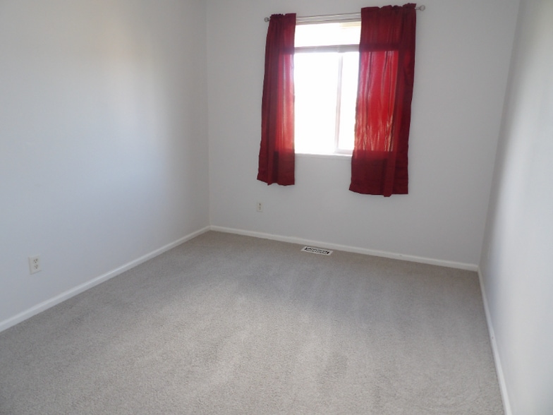 Building Photo - 4979 Butterfield Dr