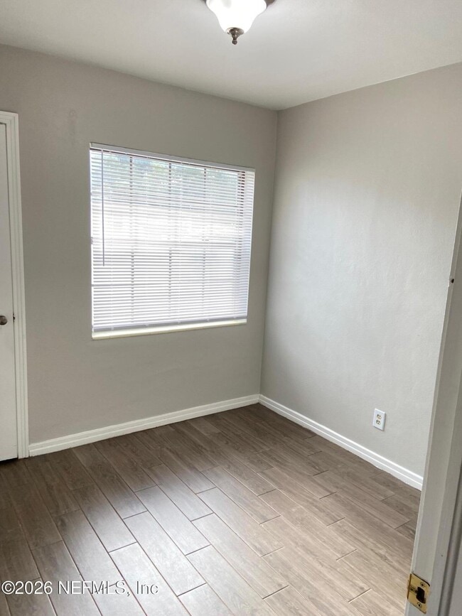 Building Photo - 8929 MacArthur Ct S