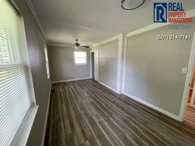 Building Photo - 2415 N Lakeview