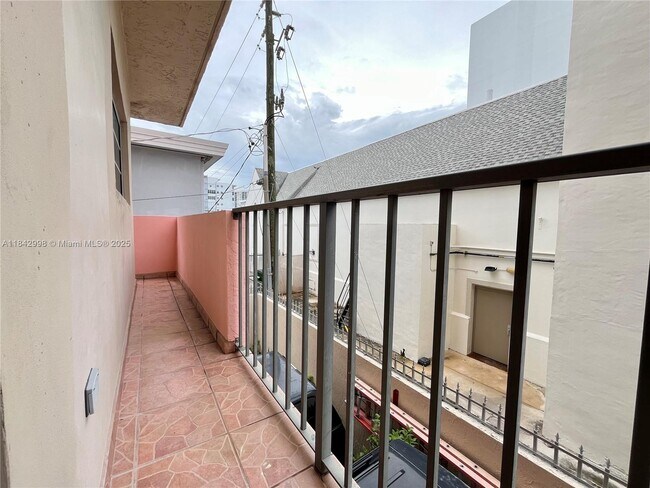 Building Photo - 6920 Harding Ave