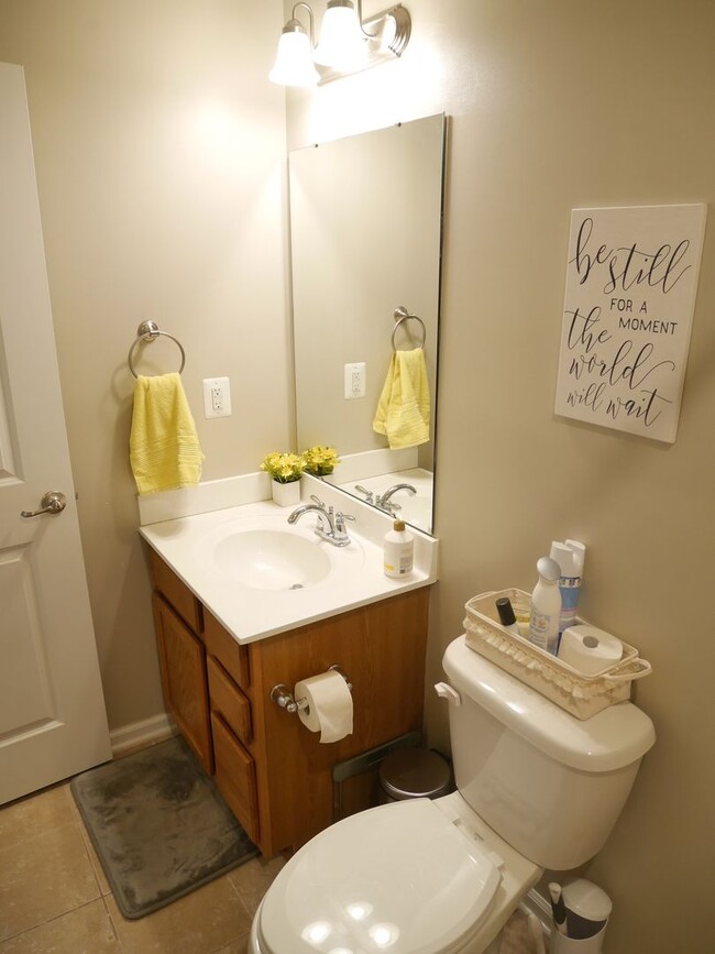 Building Photo - Stunning 5-Bedroom, 3.5-Bathroom Fully Furnished Home for Rent