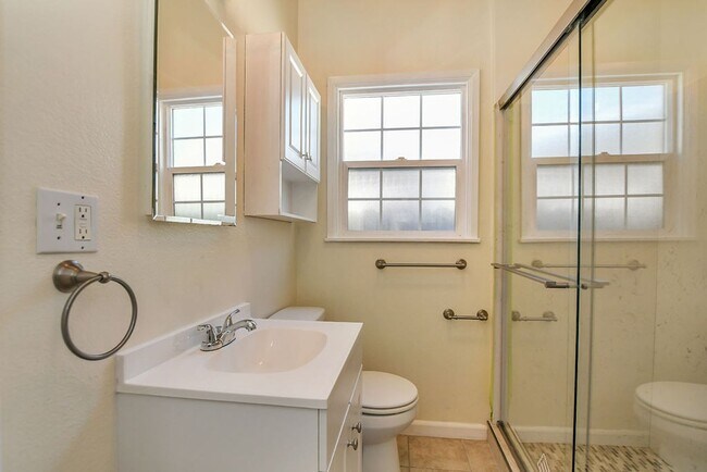 Building Photo - Charming Martinez 1bed / 1bath