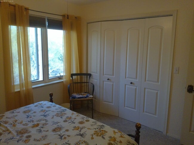 Building Photo - Entertainers Delight Beautiful Pool home Available May 12 to Sept 15, 2026