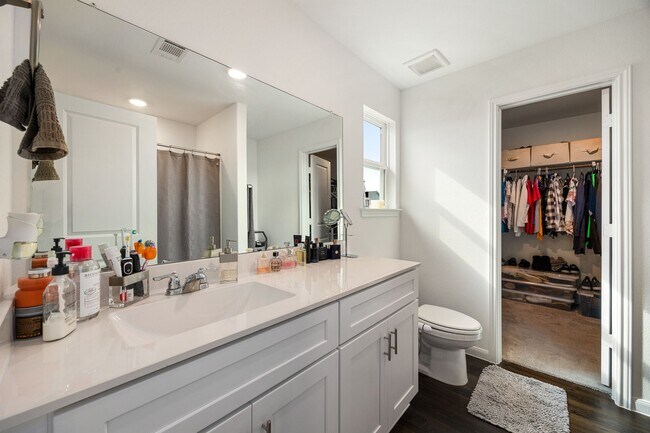 Building Photo - 25927 Chicory Dr