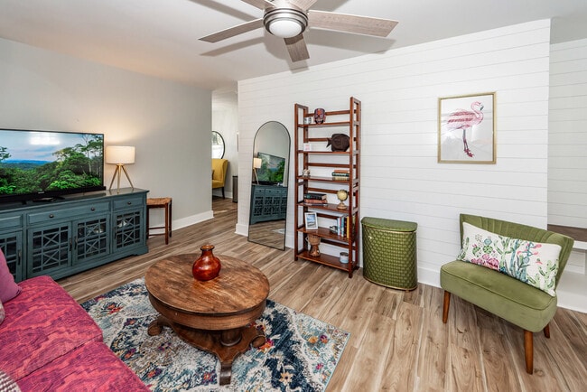 Building Photo - 1511 Larry St