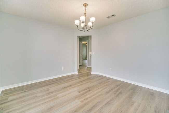Building Photo - Beautiful property in highly desirable Lilian Woods Subdivision!