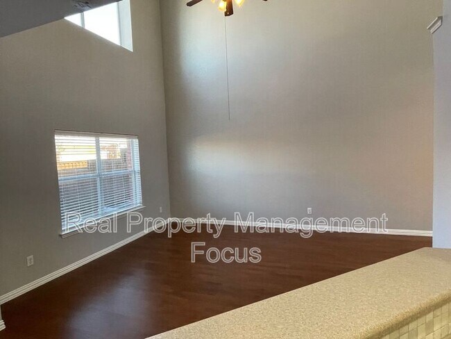 Building Photo - 4645 Penelope Ln