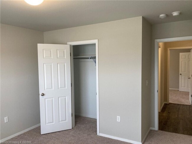 Building Photo - 8004 Dogwood Dr