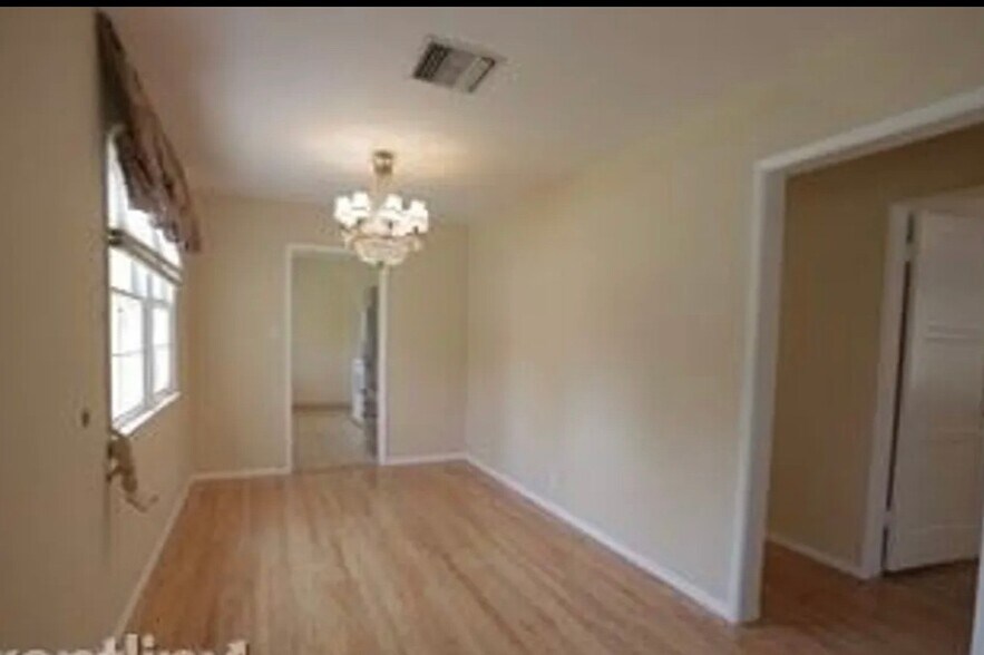 Building Photo - 2157 Patricia Ave