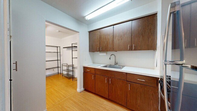 Building Photo - 1225 Island Dr