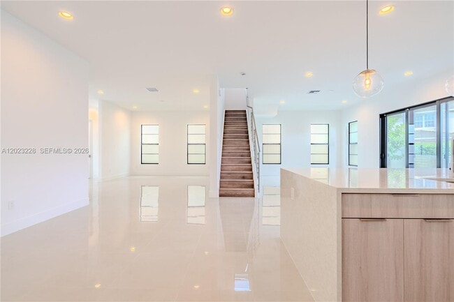 Building Photo - 1427 SW 23rd St