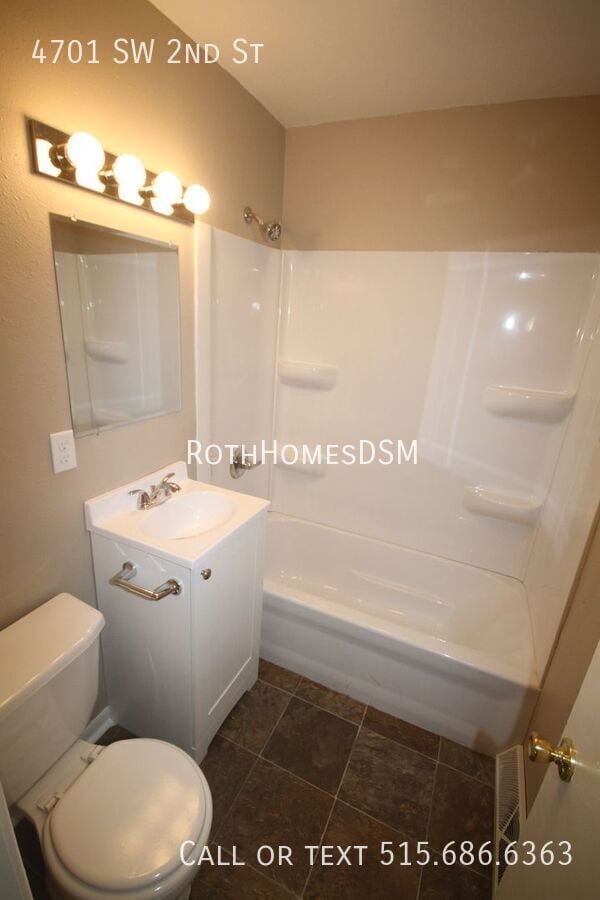 Building Photo - 4701 SW 2nd St