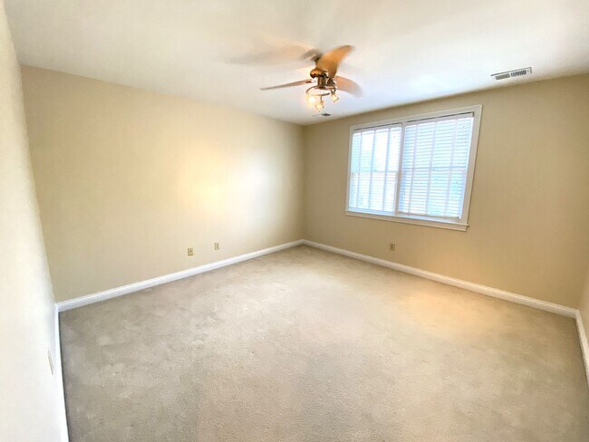 Building Photo - 4224 Evergreen Dr