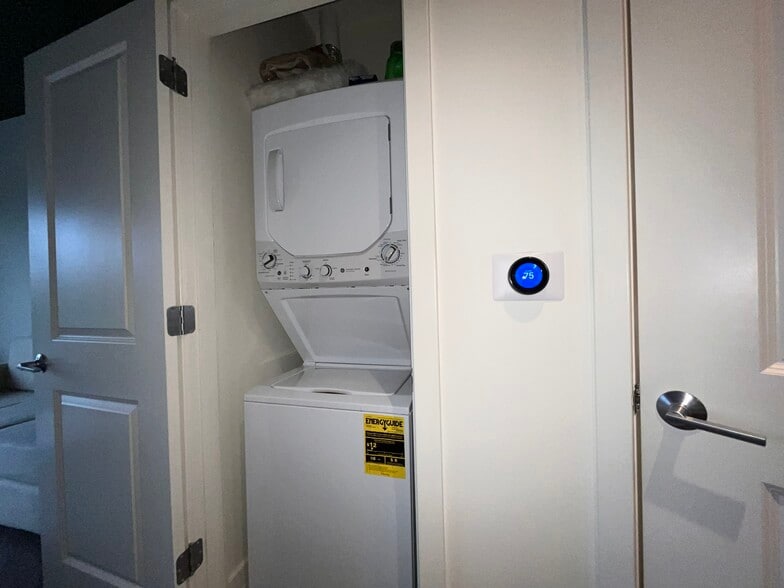 Building Photo - 2550 17th St NW