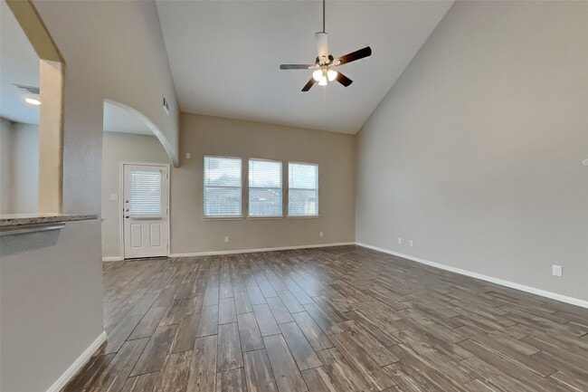 Building Photo - 21405 Surrey Glen Ct